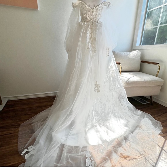 Off the shoulder floral appliqué tulle wedding ball gown corset balloon sleeves - Picture 5 of 7